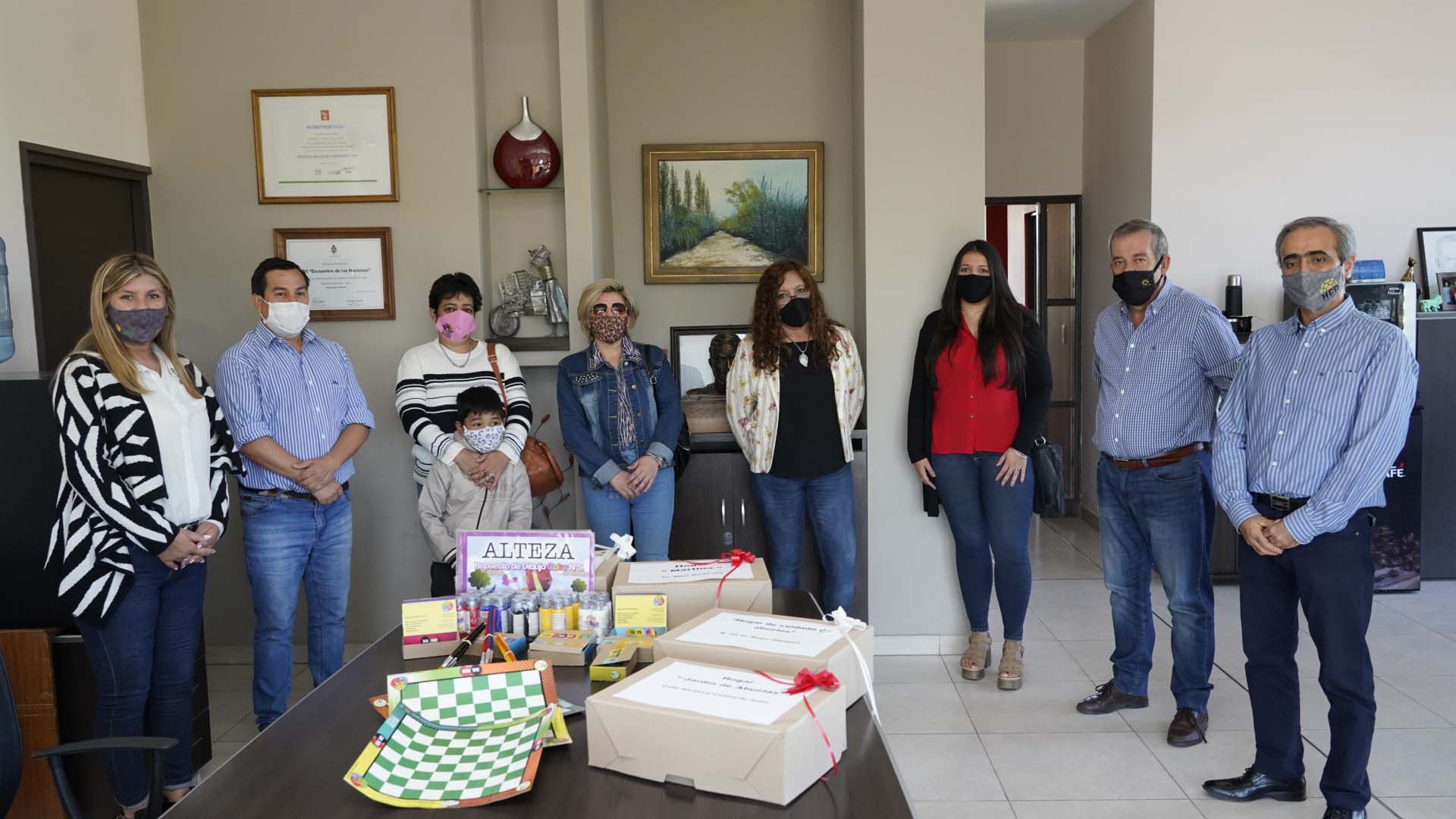 ENTREGA DE JUEGOS DIDÁCTICOS ECOLÓGICOS A  HOGARES DE ADULTOS MAYORES
