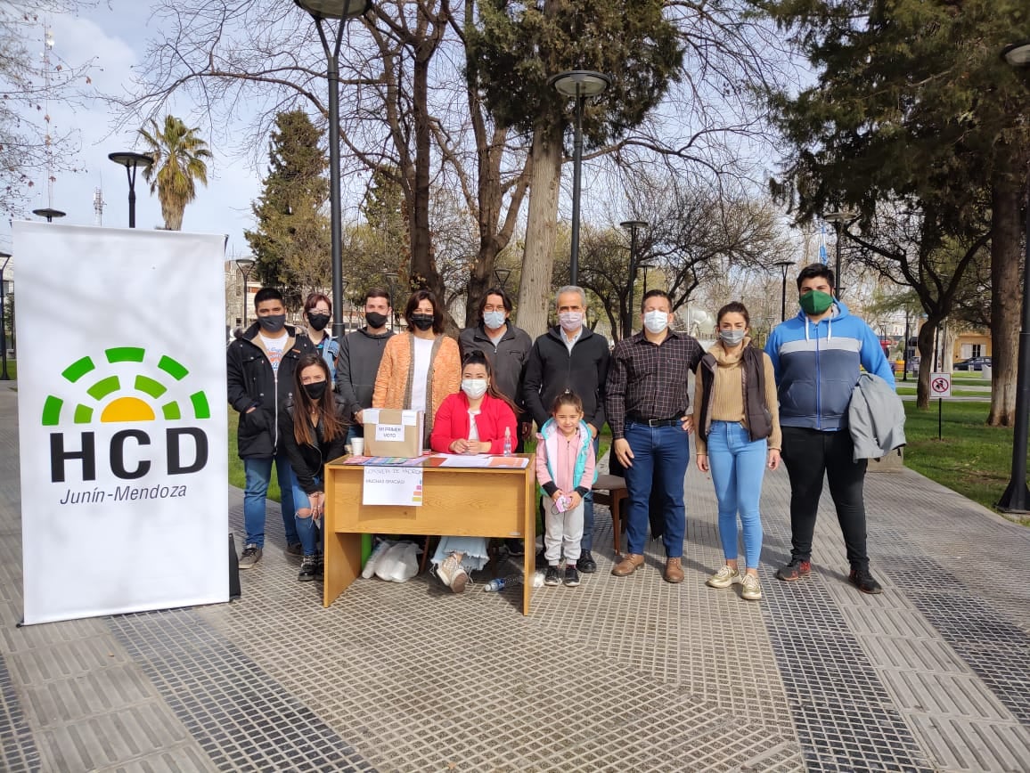 EL CONCEJO PARTICIPÓ DE «MI PRIMER VOTO, VOTO JOVEN»