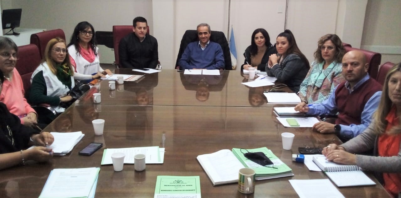 VISITA AL CONCEJO DE INTEGRANTES DEL SUTE