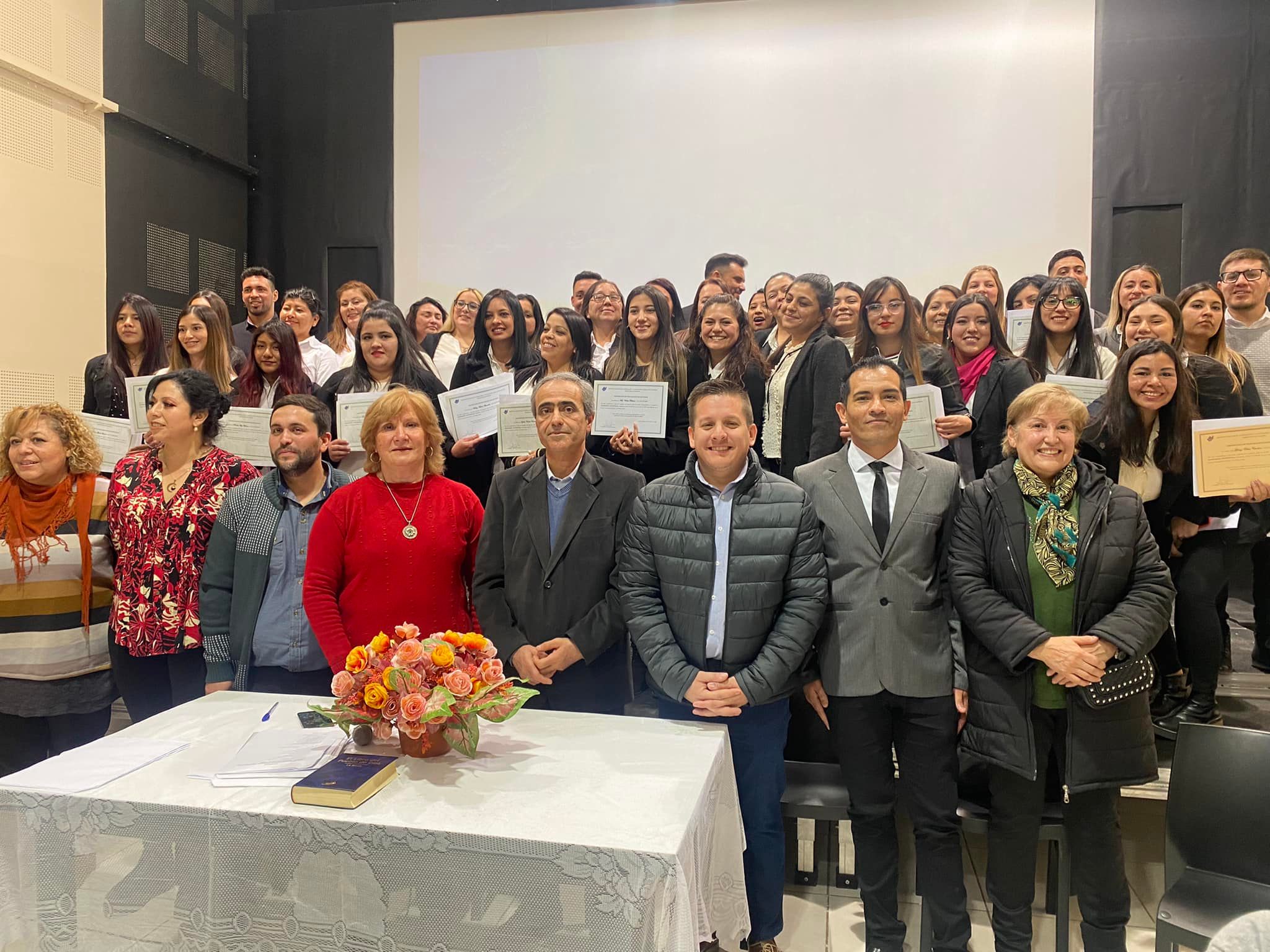 JURARON 54 NUEVOS ENFERMEROS EGRESADOS DEL CENTRO UNIVERSITARIO DE LA COLONIA