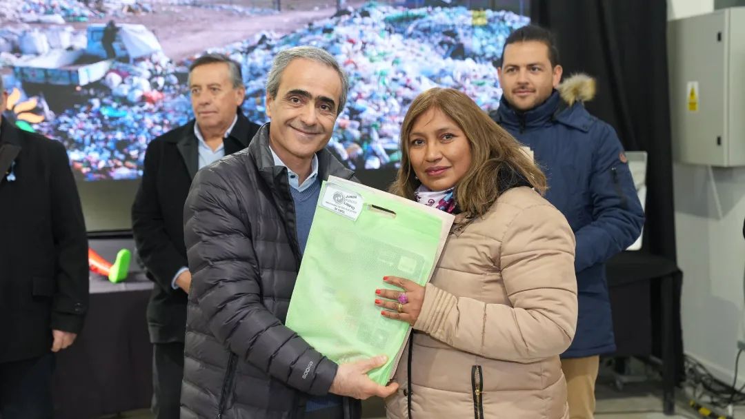 ENTREGA DE ÚTILES ESCOLARES A ESCUELAS PRIMARIAS DEL DEPARTAMENTO