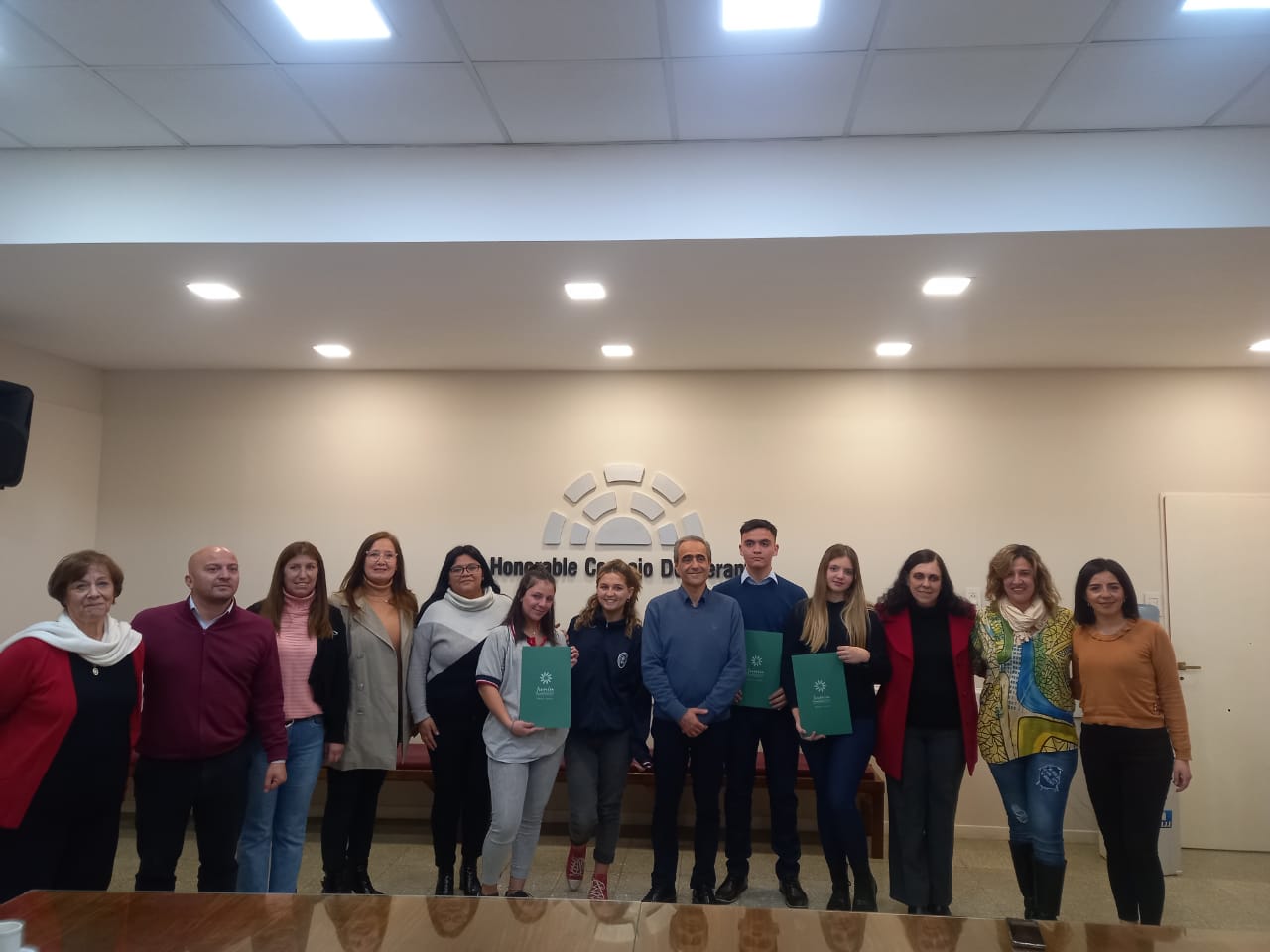 DIRECTIVOS DEL COLEGIO M. MILAGROSA Y DE LA ESCUELA SPAGNOLO, VISITARON EL CONCEJO