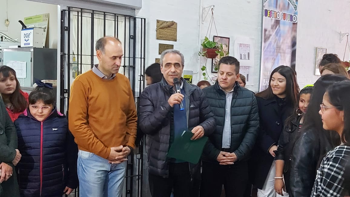 VISITA A LA ESCUELA ALAS ARGENTINAS DE PHILIPPS