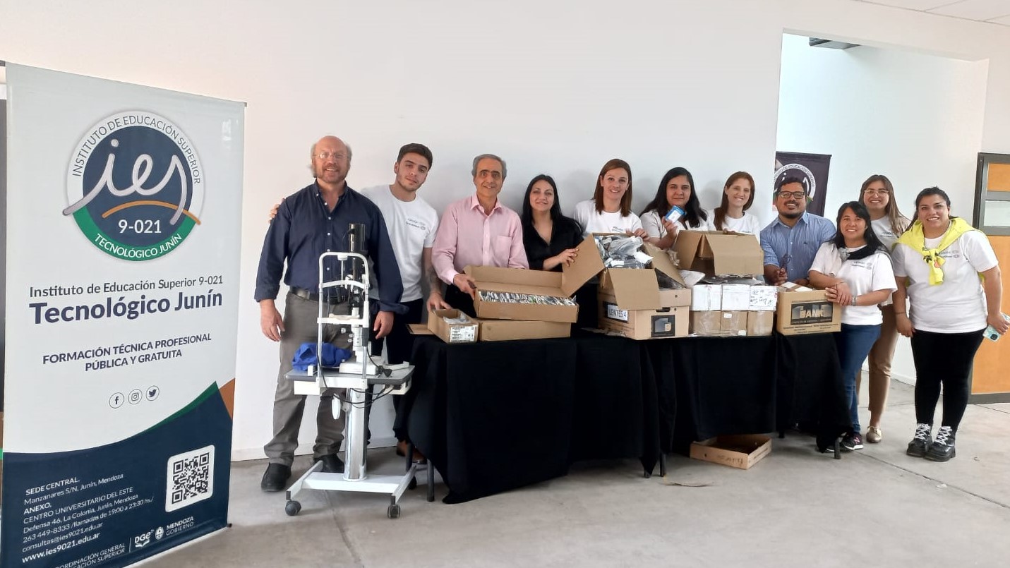 VISITA DE LA EMPRESA +VISIÓN ARGENTINA AL IES 9-021