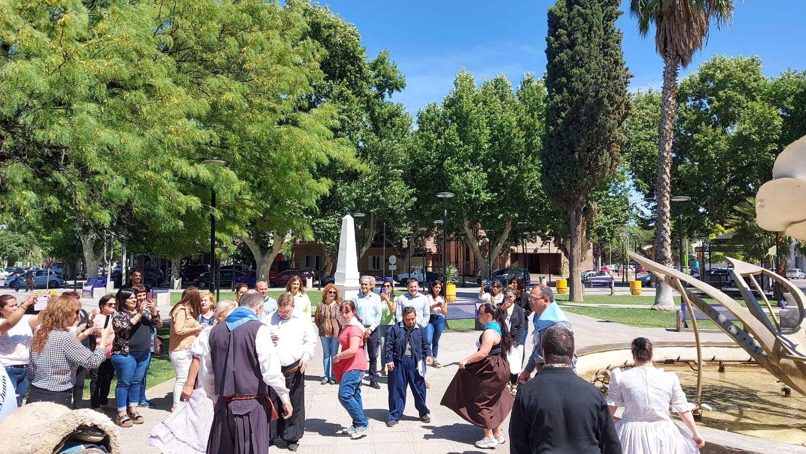 «NEJ» NIÑOS ESPECIALES DE JUNÍN CELEBRÓ EL DÍA DE LA TRADICIÓN EN LA PLAZA ALBERDI