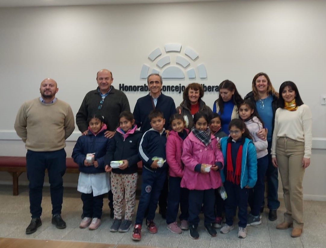 VISITA DE ALUMNOS DE LA ESCUELA MOISÉS LUCERO