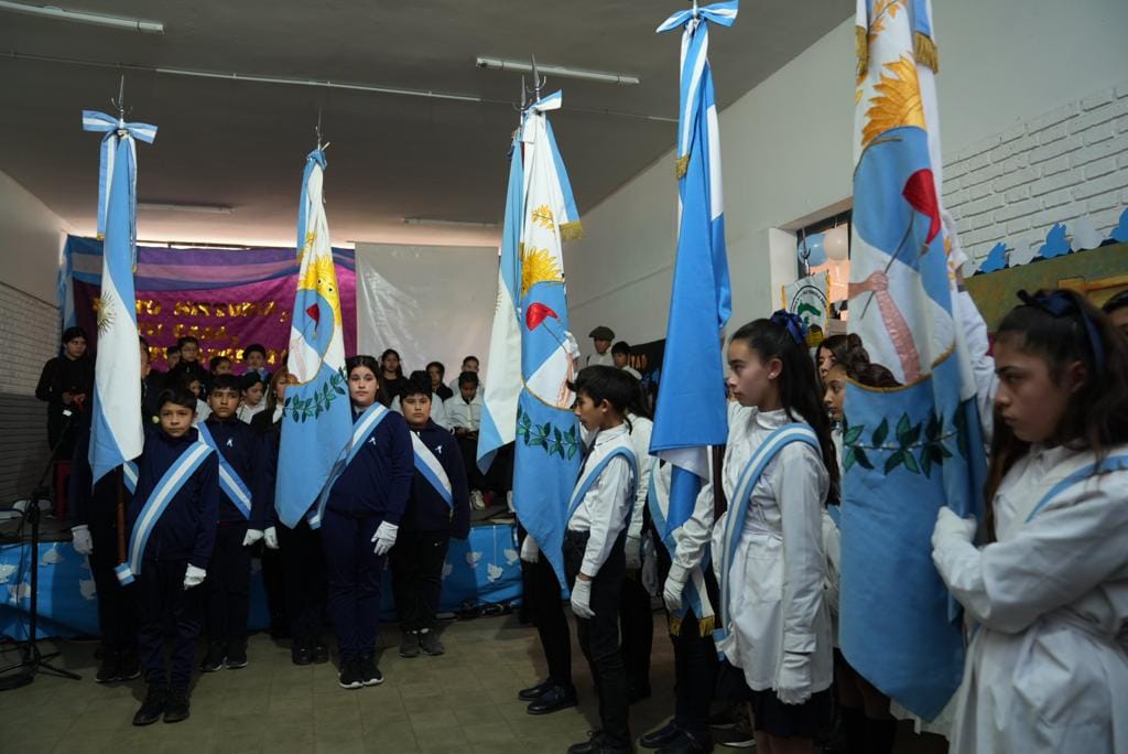 ACTO DEL DÍA DE LA INDEPENDENCIA EN LA ESCUELA MOISÉS LUCERO DE ALTO VERDE