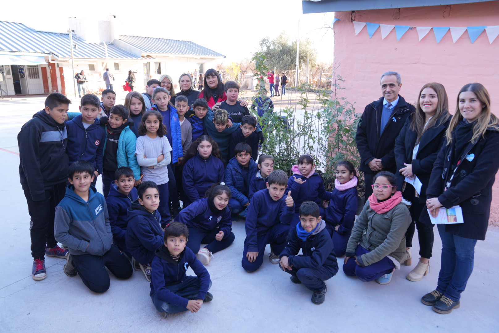 ENTREGA DE ÁRBOLES A LA ESCUELA SALVADOR RETA