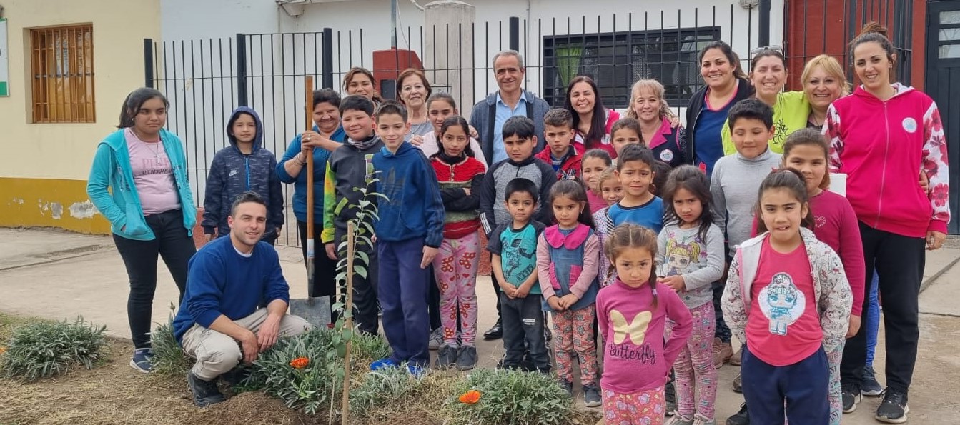 MES DEL ÁRBOL EN LOS JARDINES MATERNALES