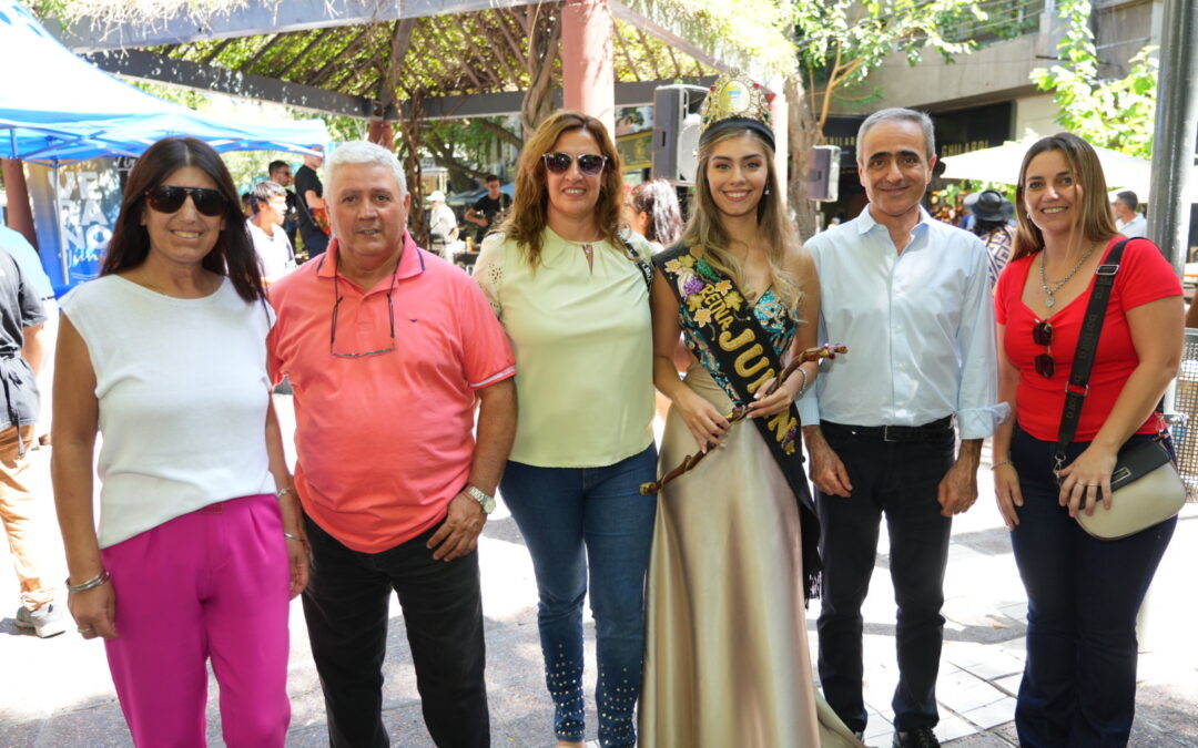 PROMOCIÓN DE NUESTRA REINA DEPARTAMENTAL EN PEATONAL SARMIENTO