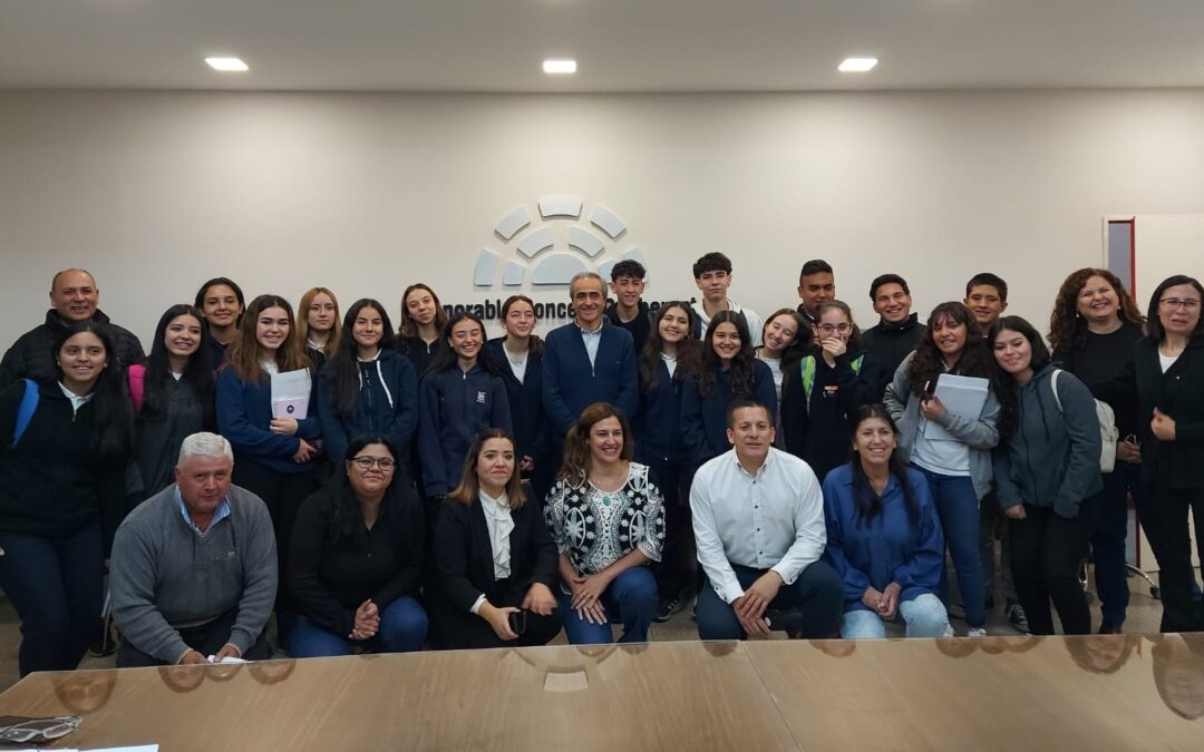 VISITA DE ESTUDIANTES DE LA ESCUELA SPAGNOLO