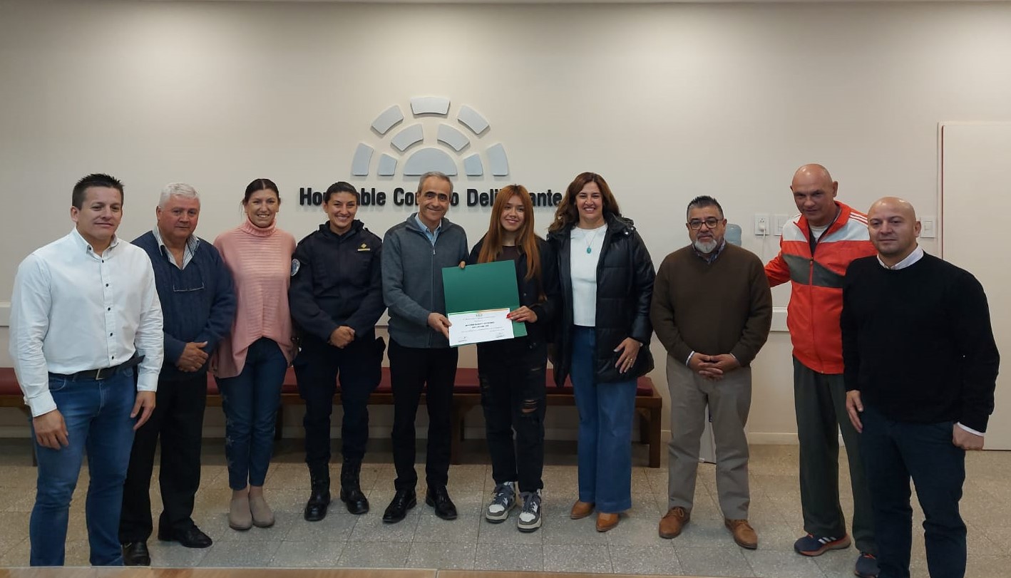 VISITA DEL SUBSECRETARIO DE DEPORTES MARIO GARCÍA Y LA ATLETA MALENA GUTIÉRREZ