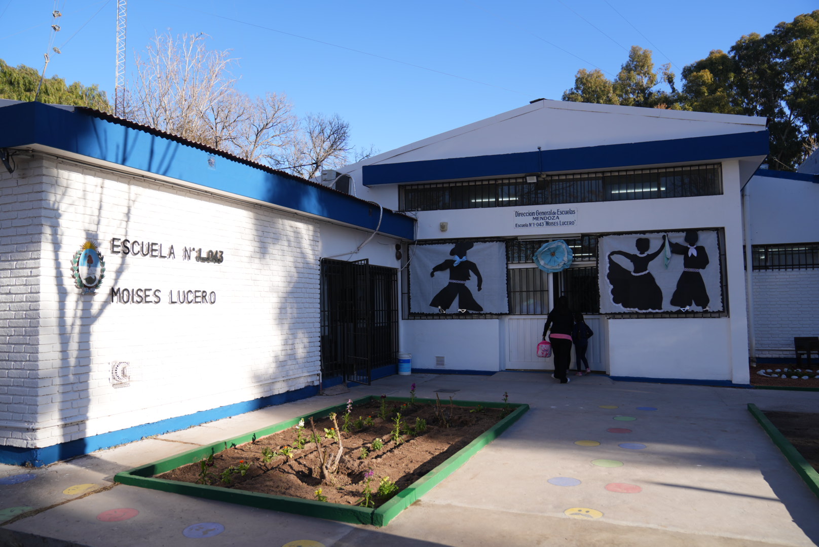ACTO DEL DÍA DE LA INDEPENDENCIA EN LA ESCUELA MOISÉS LUCERO