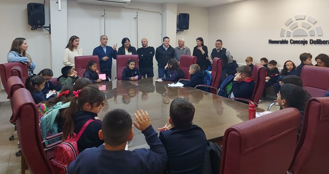 VISITA DE ALUMNOS DEL COLEGIO MEDALLA MILAGROSA