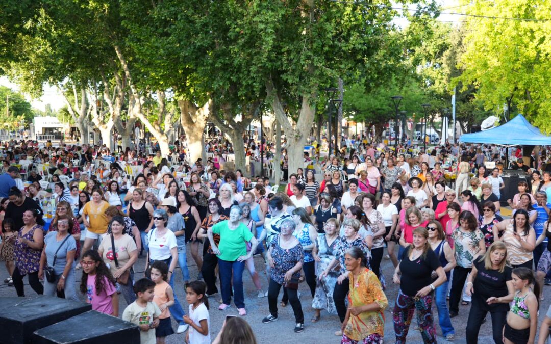 DÍA DE LA MADRE EN LA PLAZA ALBERDI