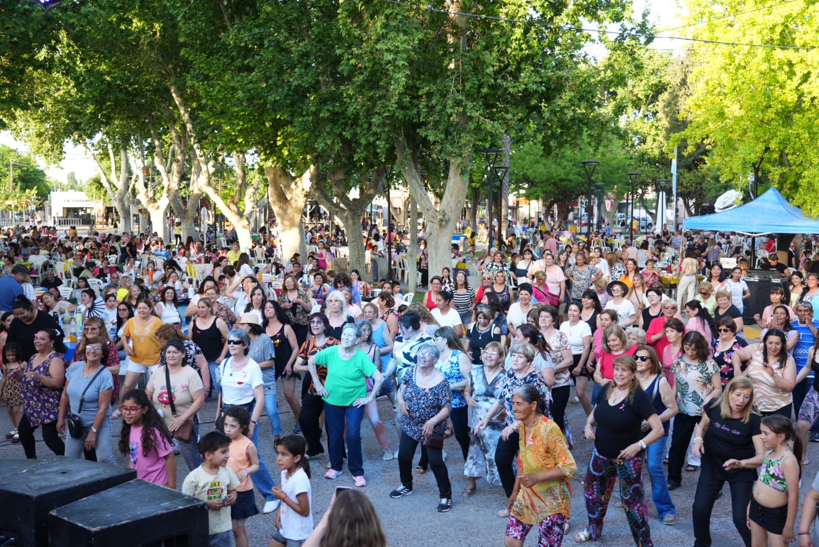DÍA DE LA MADRE EN LA PLAZA ALBERDI