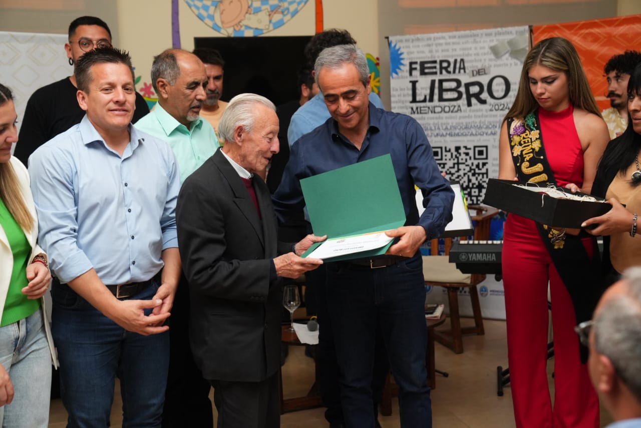 HOMENAJE AL POETA JUNINENSE OSCAR GUEVARA
