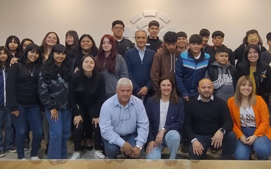 VISITA DE ESTUDIANTES DE LA ESCUELA PROFESORA M. E. TROSSERO