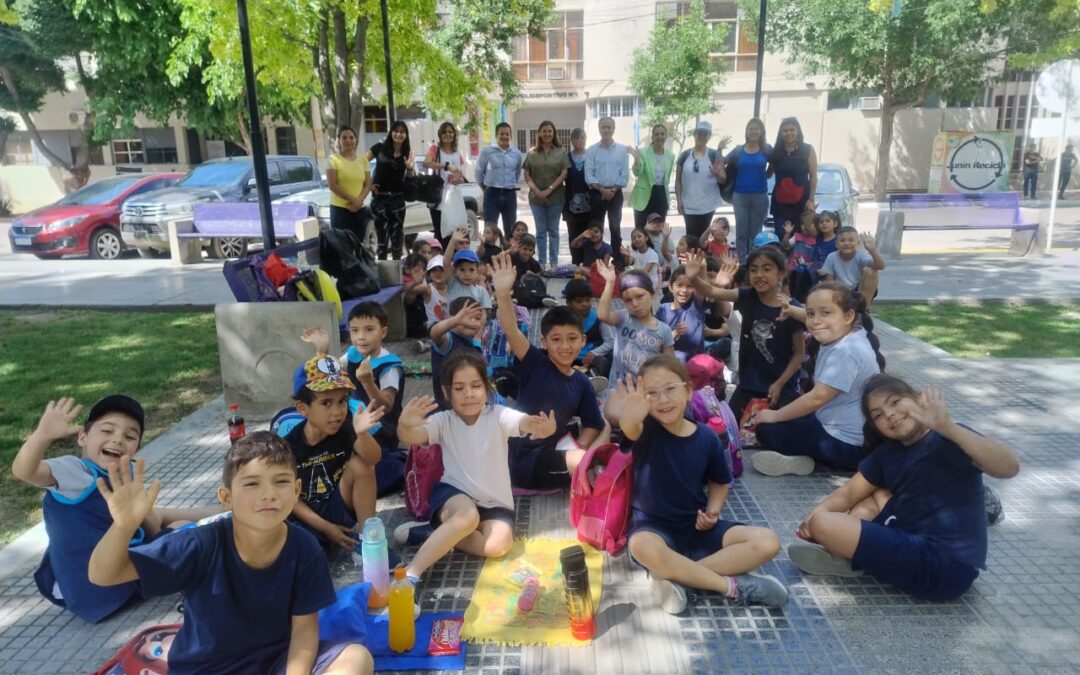 VISITA DE NIÑOS DE LA ESCUELA J. REZZOAGLI