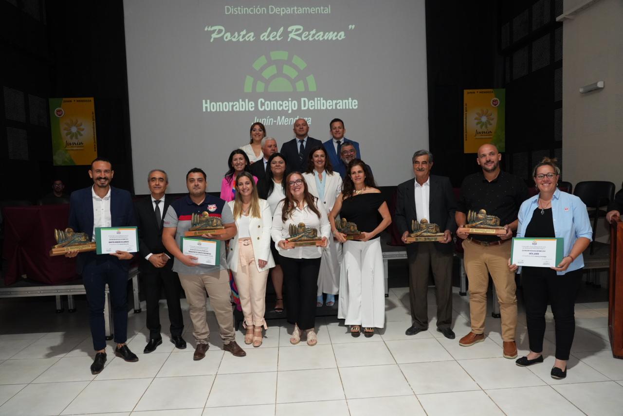 ENTREGA DE LA DISTINCIÓN POSTA DEL RETAMO 2024