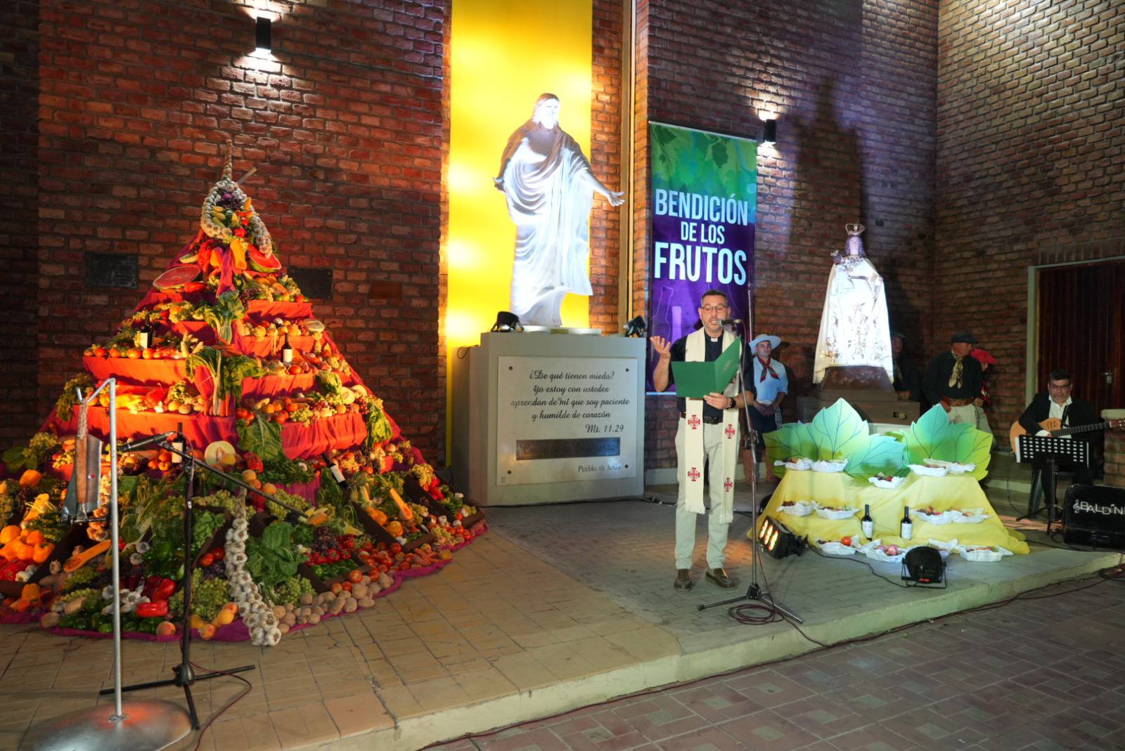 BENDICIÓN DE LOS FRUTOS Y VÍA BLANCA DE LAS REINAS 2025