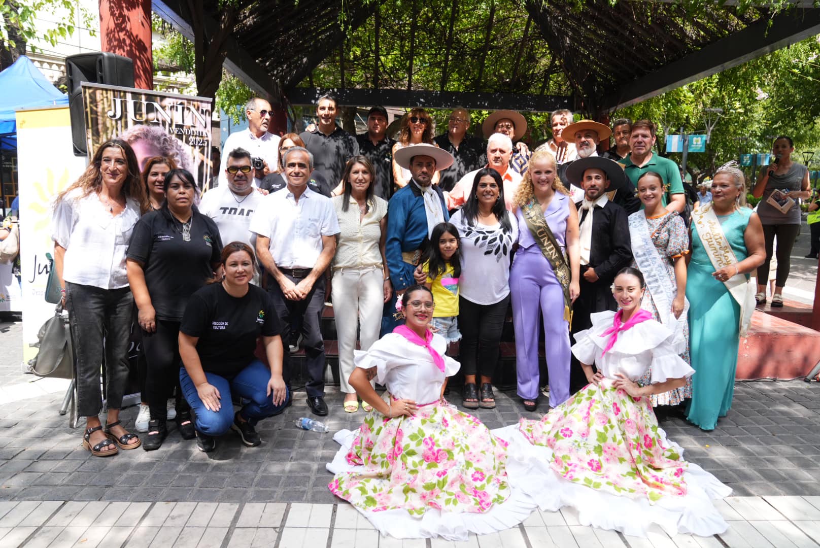 PROMOCIÓN DE NUESTRA REINA DEPARTAMENTAL EN EL PASEO PEATONAL SARMIENTO