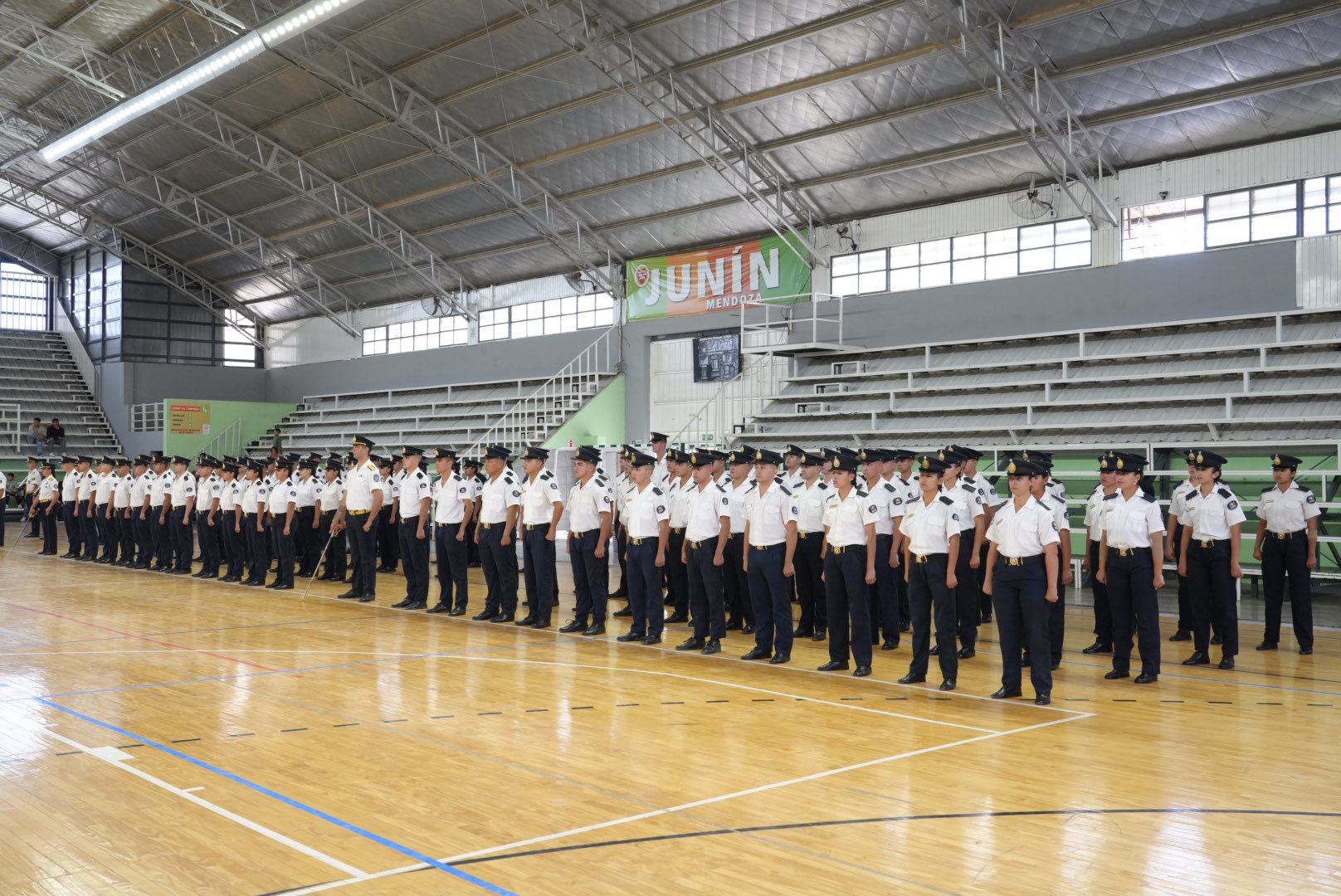 EGRESARON AUXILIARES DE LA POLICÍA DE MENDOZA