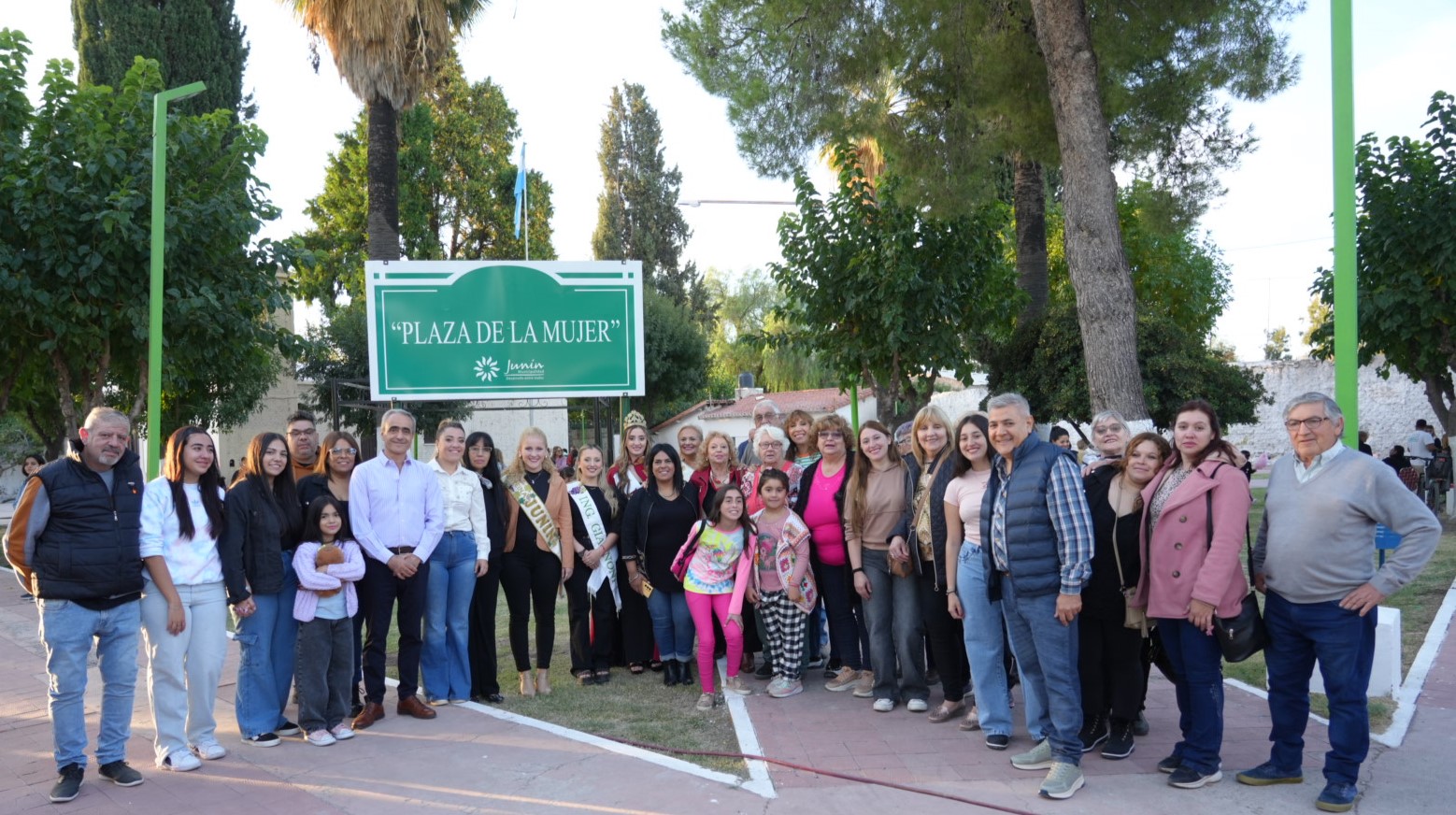 SE IMPUSO EL NOMBRE «PLAZA DE LA MUJER» A LA PLAZA DE ING. GIAGNONI