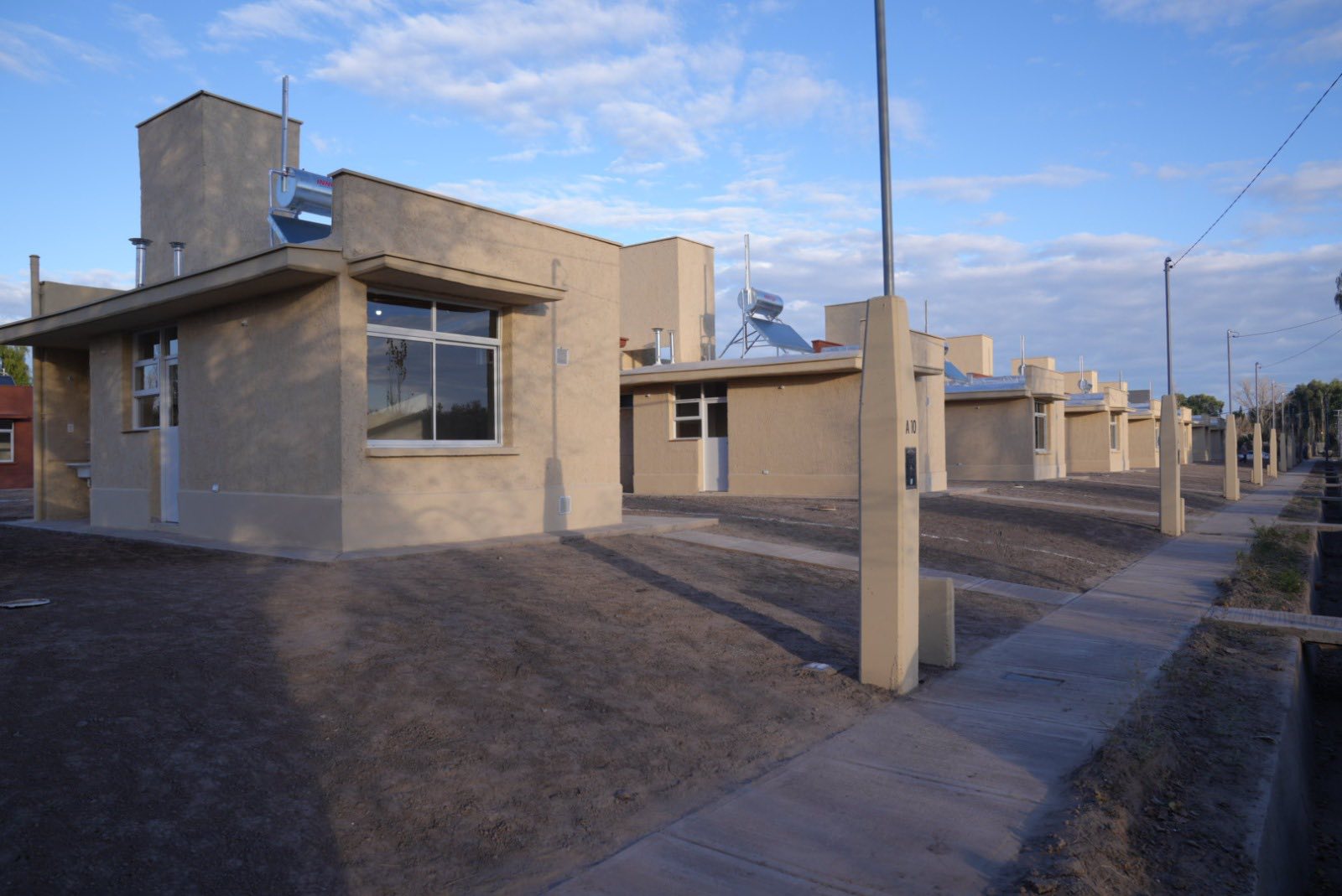 ENTREGA DE VIVIENDAS DEL BARRIO JUAN VANELLA