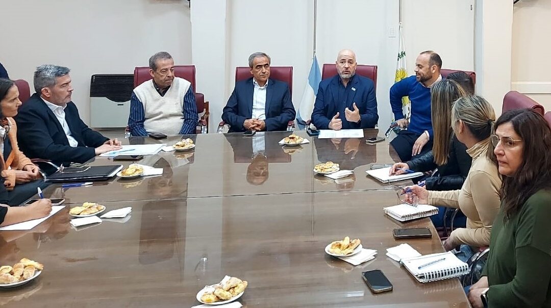 REUNIÓN EN EL CONCEJO POR EL PROGRAMA «MI ESCRITURA», DEL INSTITUTO PROVINCIAL DE LA VIVIENDA