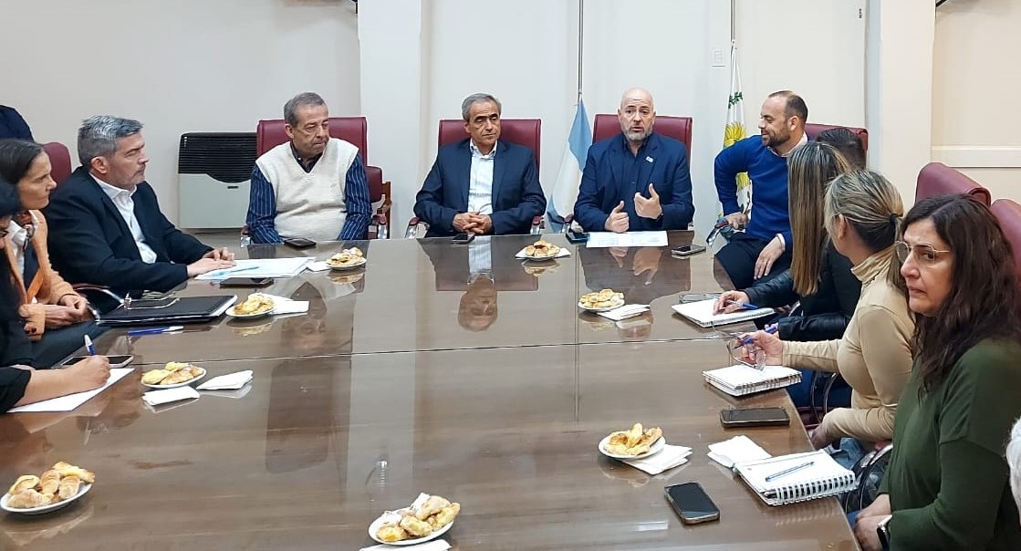 REUNIÓN EN EL CONCEJO POR EL PROGRAMA «MI ESCRITURA», DEL INSTITUTO PROVINCIAL DE LA VIVIENDA