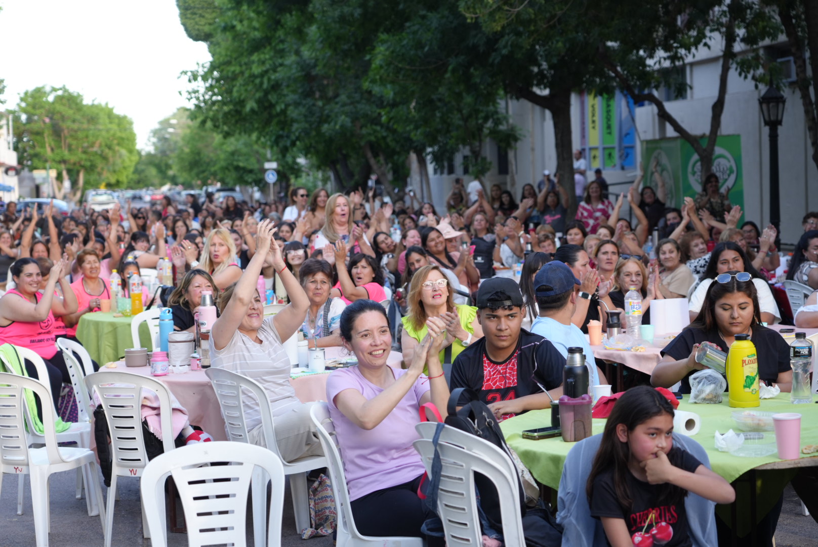 DÍA DE LA MADRE EN LA PLAZA ALBERDI DE JUNÍN