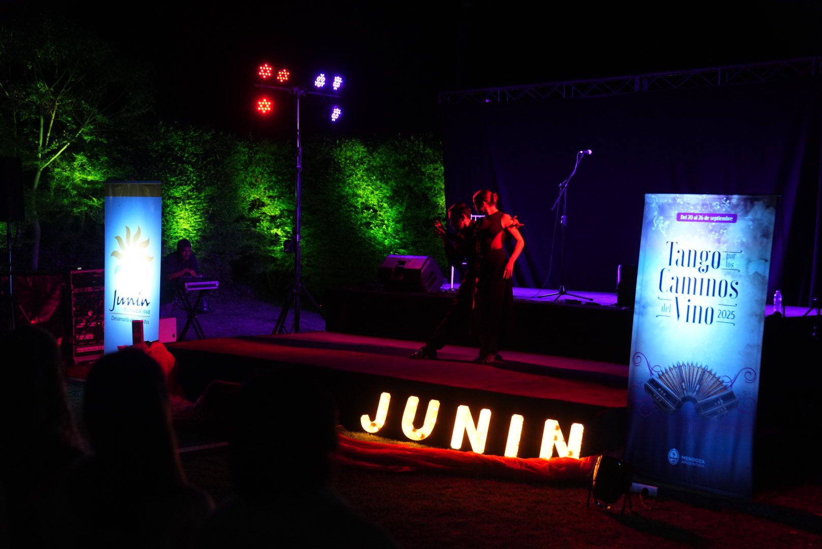 TANGO POR LOS CAMINOS DEL VINO EN JUNÍN