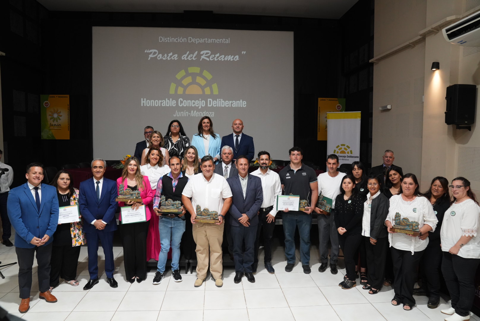 ENTREGA DE LA DISTINCIÓN POSTA DEL RETAMO 2025