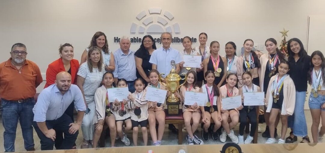 RECONOCIMIENTO A BAILARINAS DEL ESTUDIO FORTEM DE LA COLONIA