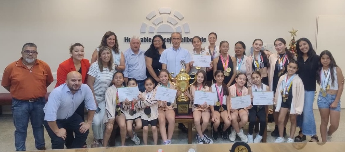 RECONOCIMIENTO A BAILARINAS DEL ESTUDIO FORTEM DE LA COLONIA