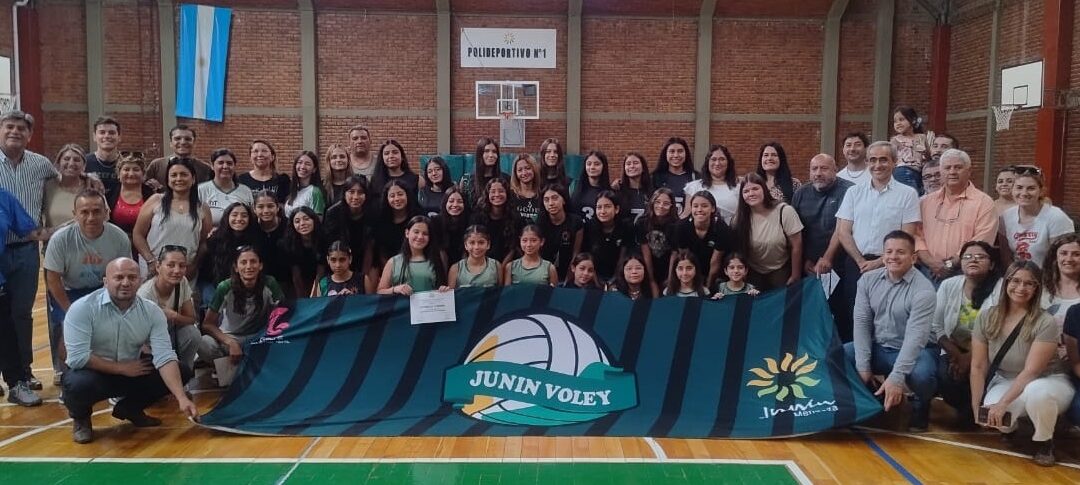 RECONOCIMIENTO A CATEGORÍAS FEMENINAS DEL VÓLEY DE JUNÍN