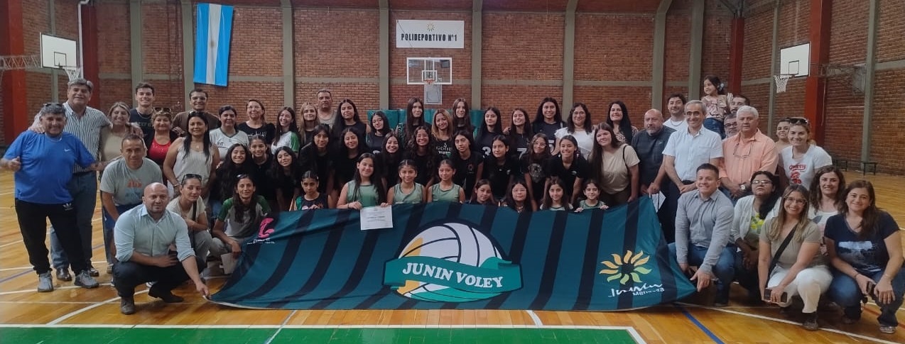 RECONOCIMIENTO A CATEGORÍAS FEMENINAS DEL VÓLEY DE JUNÍN
