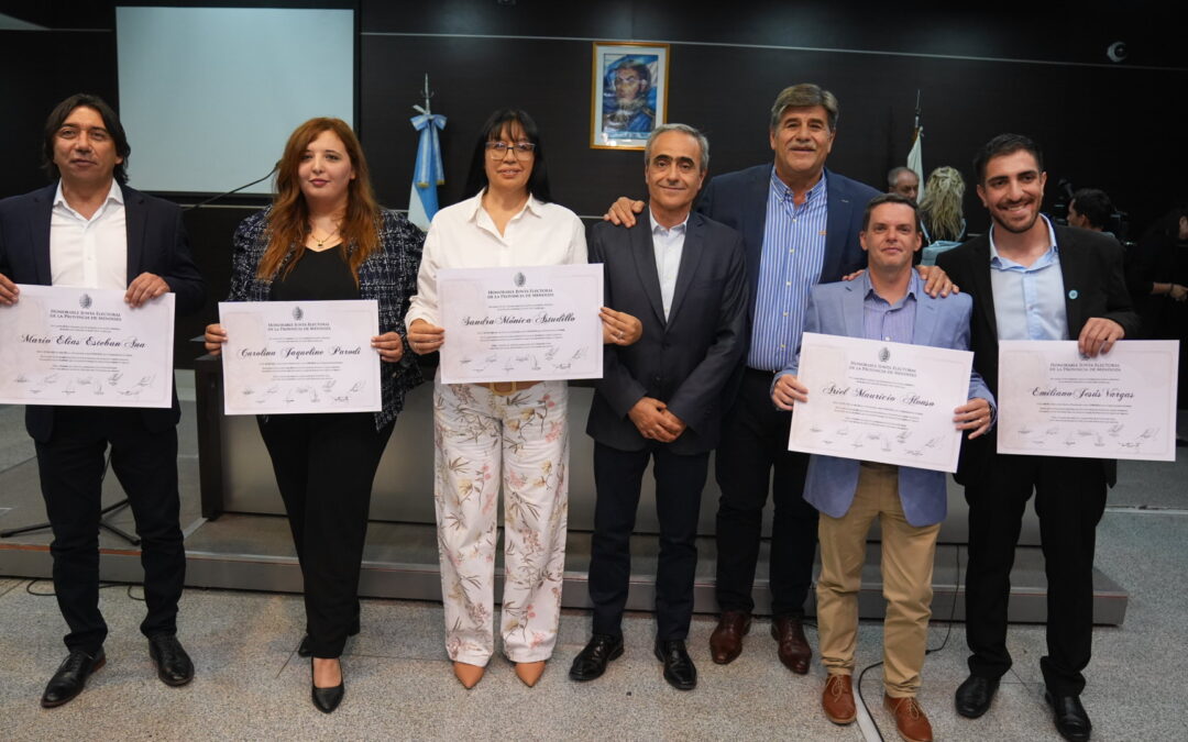 ENTREGA DE DIPLOMAS A EDILES ELECTOS