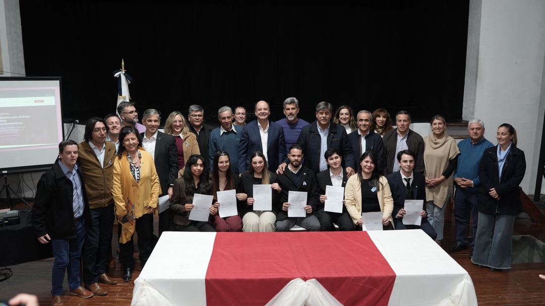 LA TECNICATURA UNIVERSITARIA EN DESARROLLO DE SOFTWARE DEL ITU SEDE ESTE TIENE SUS PRIMEROS EGRESADOS