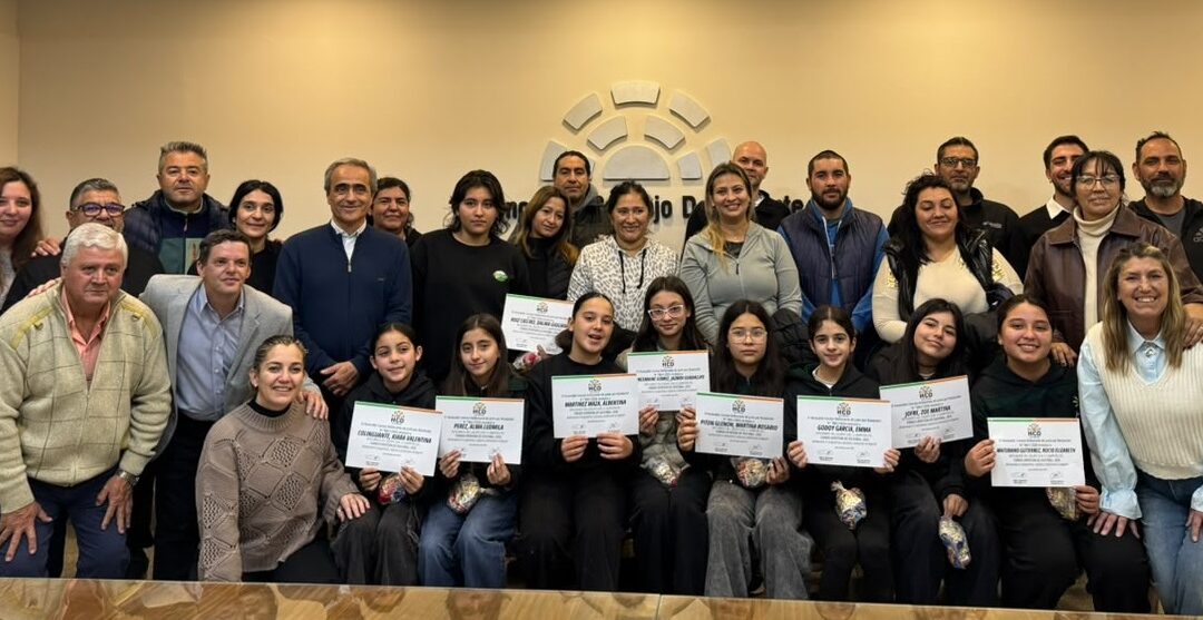 RECONOCIMIENTO A LA SUB 12 DE VÓLEY JUNÍN, CAMPEONA DEL APERTURA