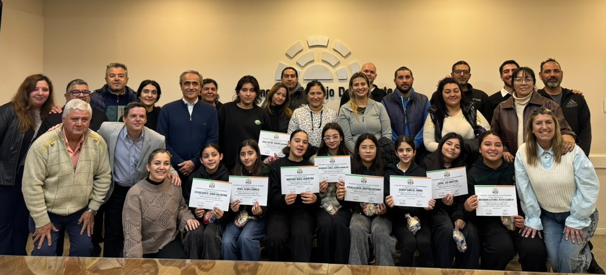 RECONOCIMIENTO A LA SUB 12 DE VÓLEY JUNÍN, CAMPEONA DEL APERTURA