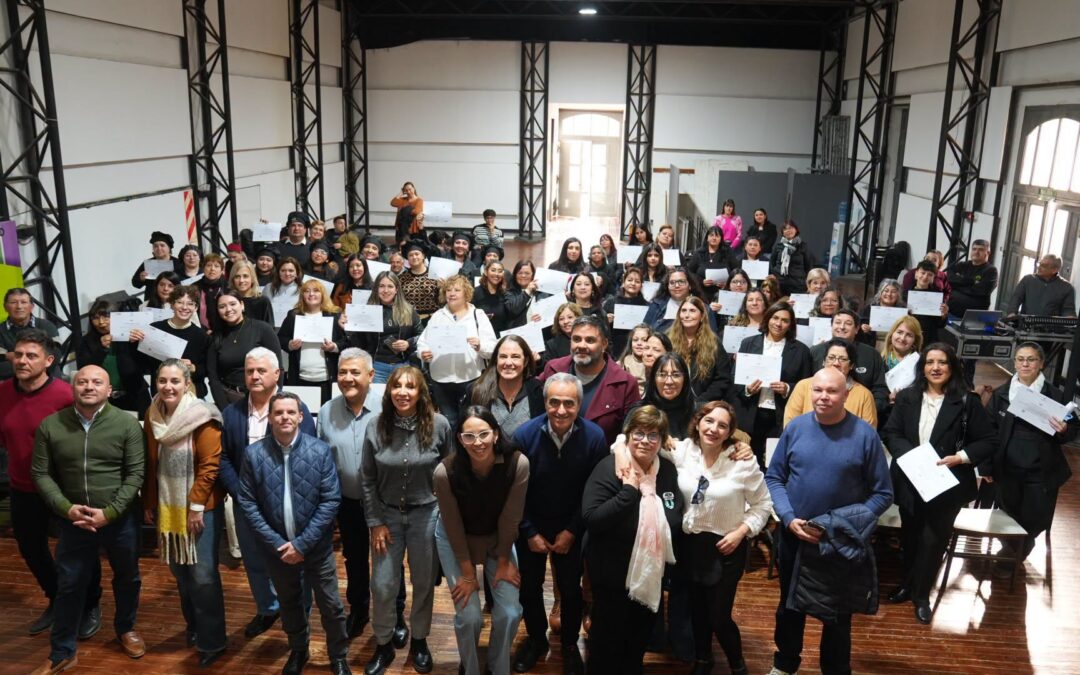 ENTREGA DE CERTIFICADOS DE CURSOS GRATUITOS